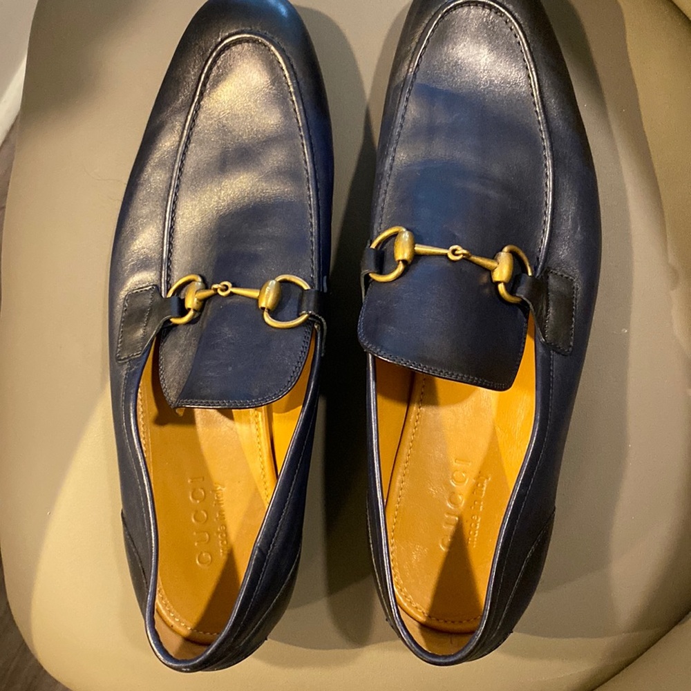 Blue Gucci shoe won only one. I’m perfect conditions